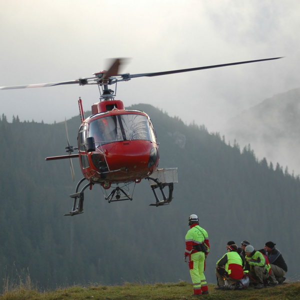 HTM Helikopter in den Bergen