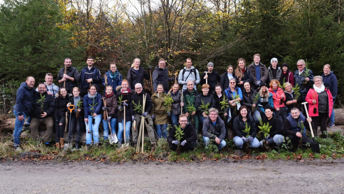 Gruppenfoto vom Team animonda bei der Baumpflanzaktion 2022
